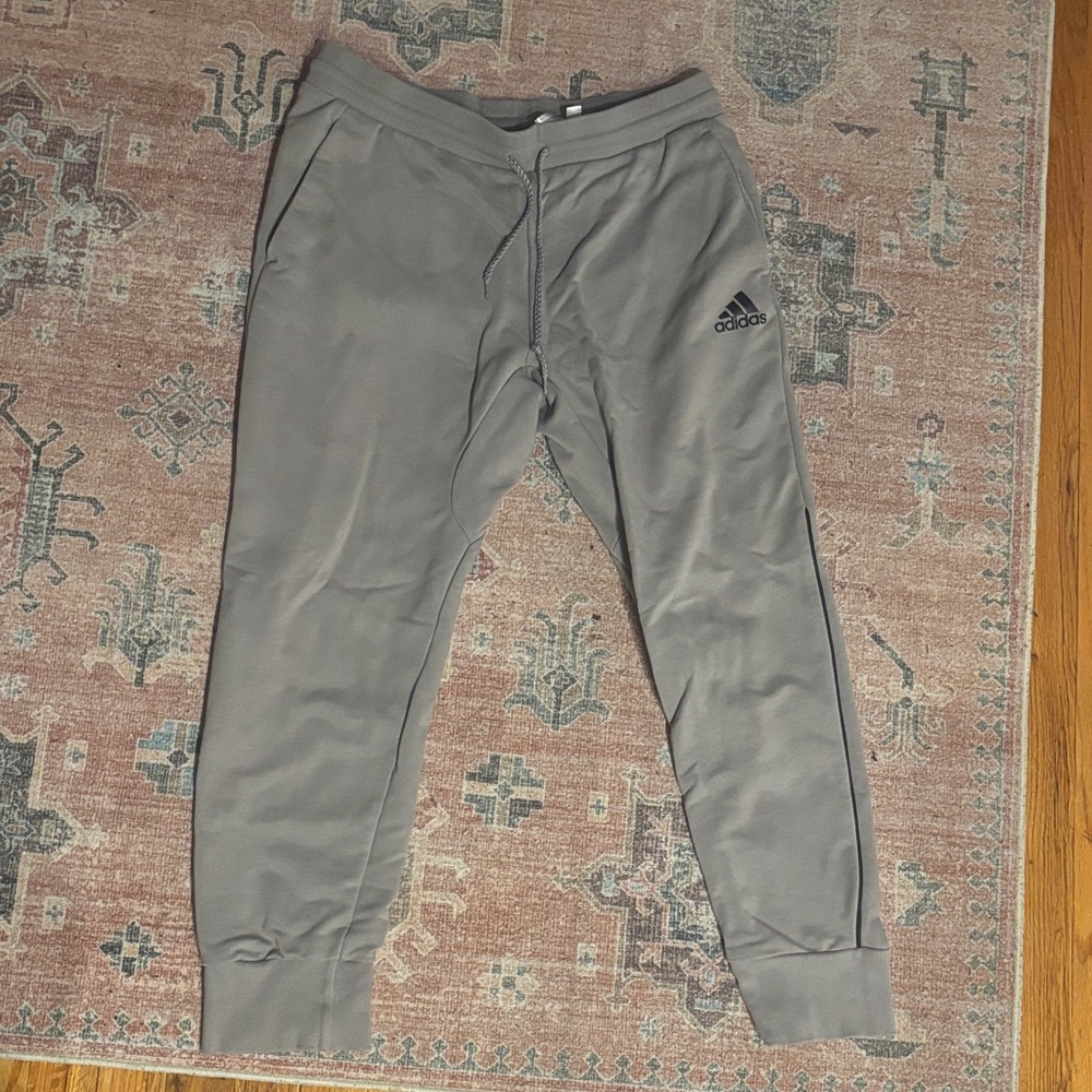 Adidas club basketball Jogger sweatpants Pants men’s size L - gray
